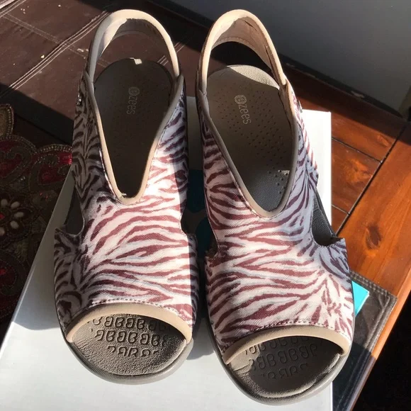 Bzees Shoes Bzees Dream Washable Wedge Sandals Us Poshmark